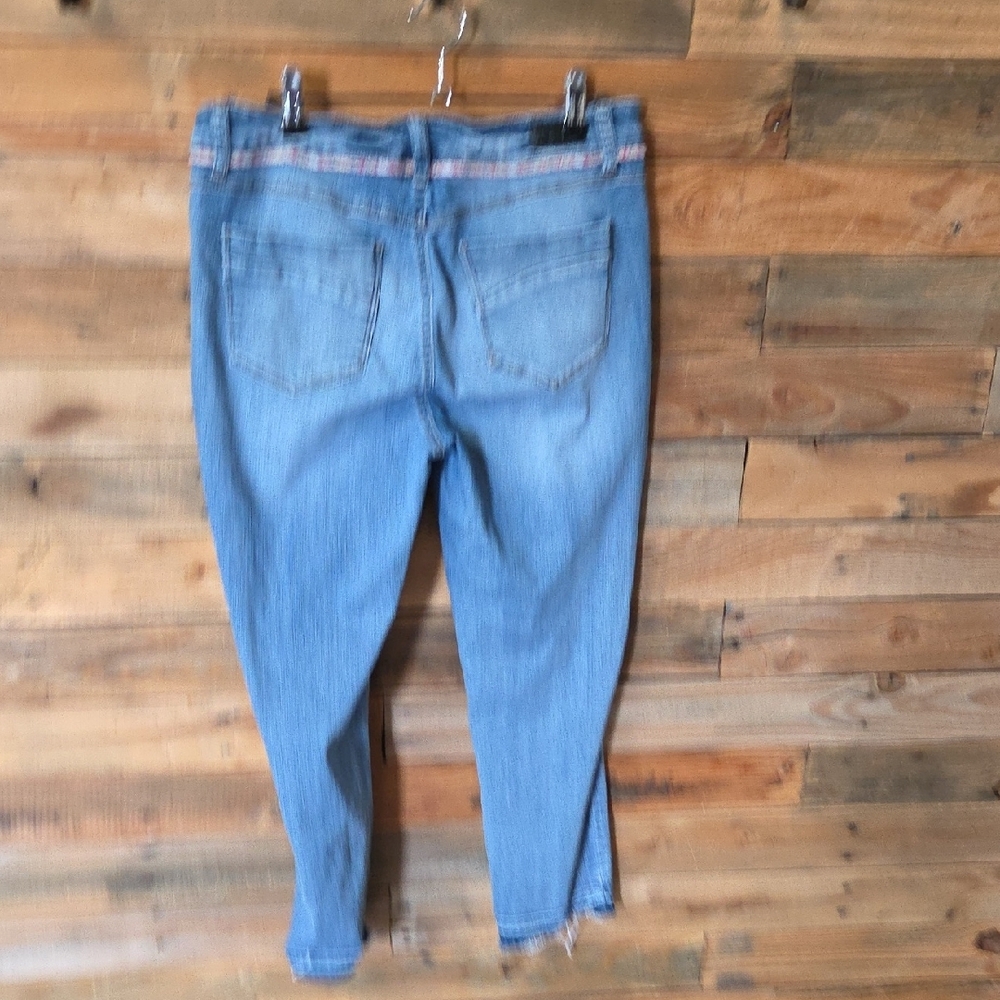 Natural Reflections Faded Blue Cropped Jeans - Picture 4 of 4